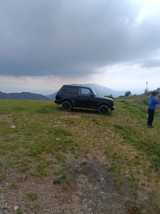 Vaz 2121 niva xolatti zor orqa oldi torttadi gazi yo qoyilmagan