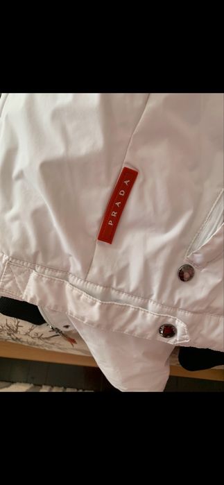Бяло оригинално яке Prada с пух