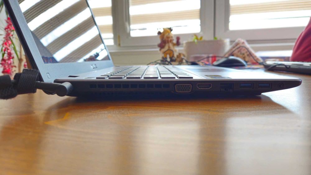 Лаптоп ASUS X550J [intel i7-4710HQ / Nvidia GeForce 850m]