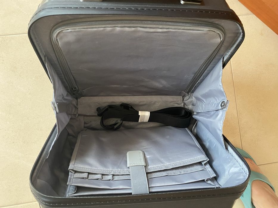 Черен козметичен куфар Travelite