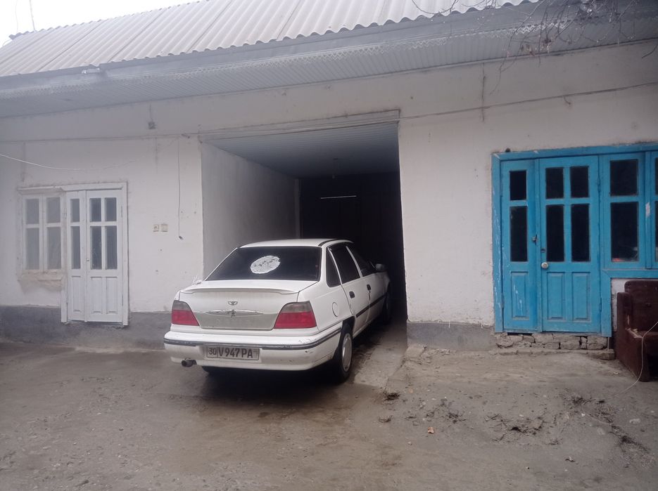 Иштихон шахар центридан 3.1 сотих ховли срочно сотилади