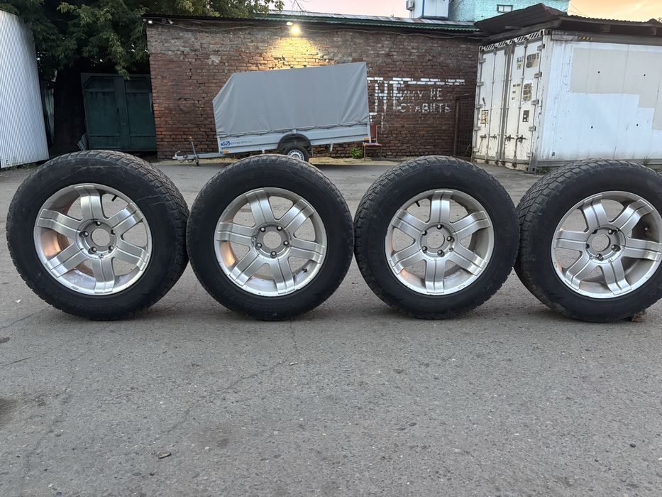 Продам комплект дисков с резиной.