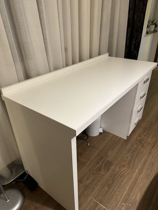 Birou alb cu 4 sertare