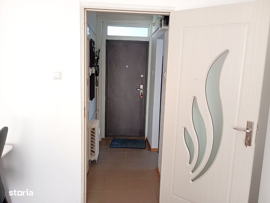 Vând apartament 2 camere ultracentral 2 balcoane, renovat, mobilat, AC