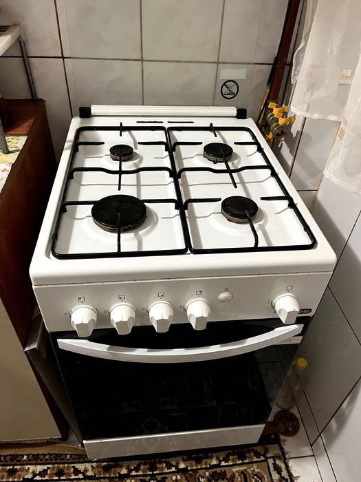 Aragaz alb electric, 4 ochiuri, Zanussi