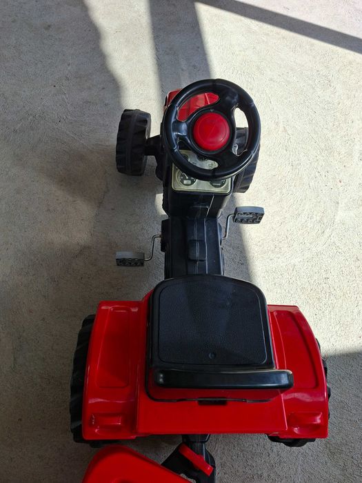 Трактор с ремарке и педали