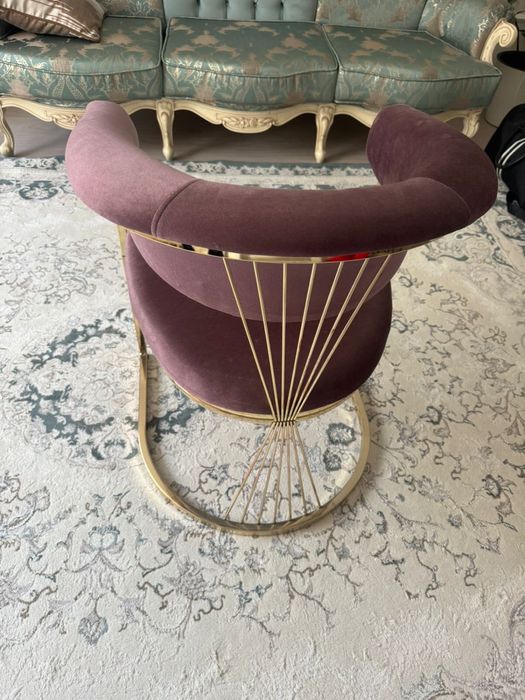 Диван сатылады .