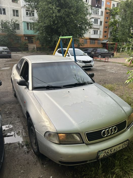 Ауди а4  прлдам 1995