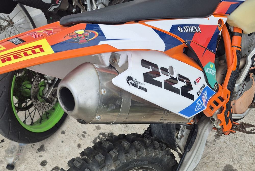 Toba akrapović ktm