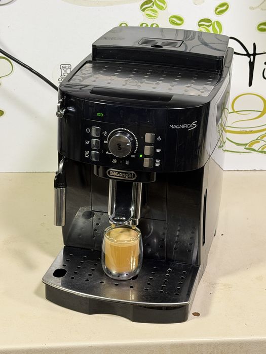 Кафемашина кафе автомат delonghi magnifica S с гаранция