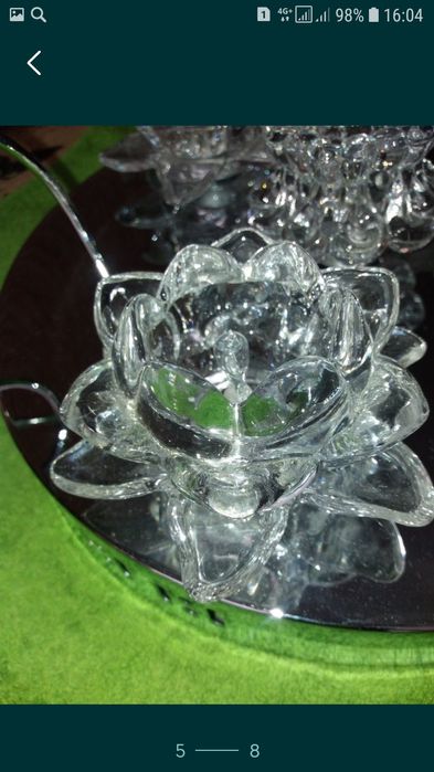 Люстра с галогеновыми лампочками.