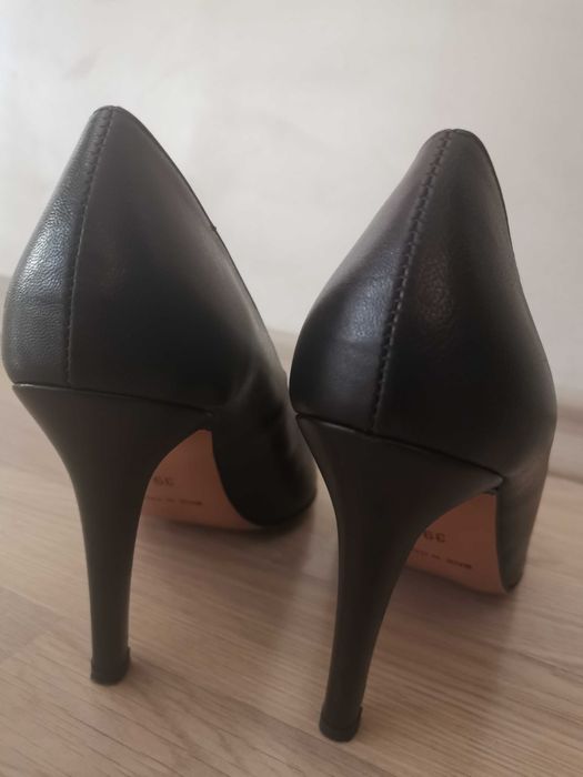 Елегантни обувки от естествена кожа