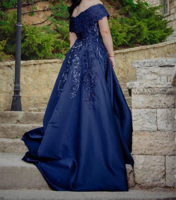 Рокля за бал във Варна