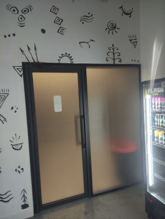 Пластиковые двери, витражи, перегородки.