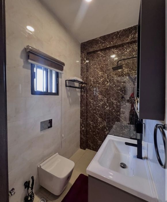 Сдаётся срочно шикарная 2 комнатная квартира на  метро Максима Горкого