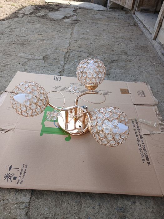 Продаются люстры