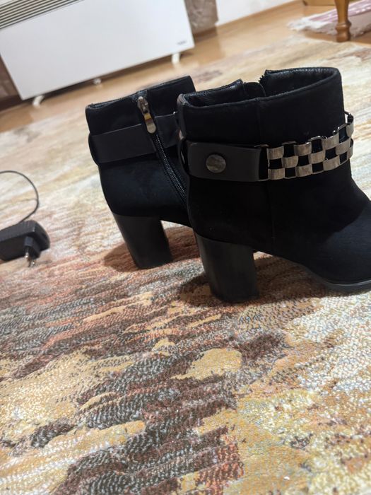 Дамски боти черни