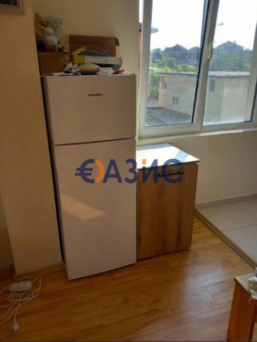 Двустаен апартамент в обикновена сграда. Слънчев Бряг, Тънково., общо