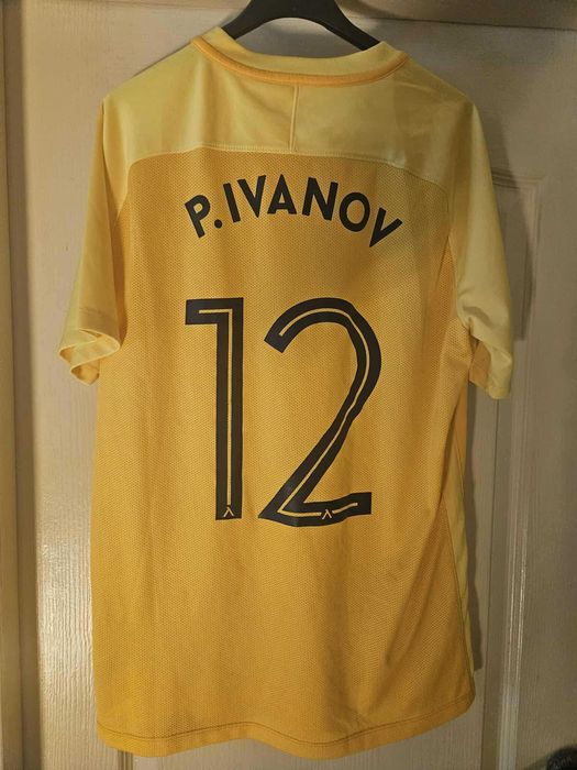 Фланелки на Левски