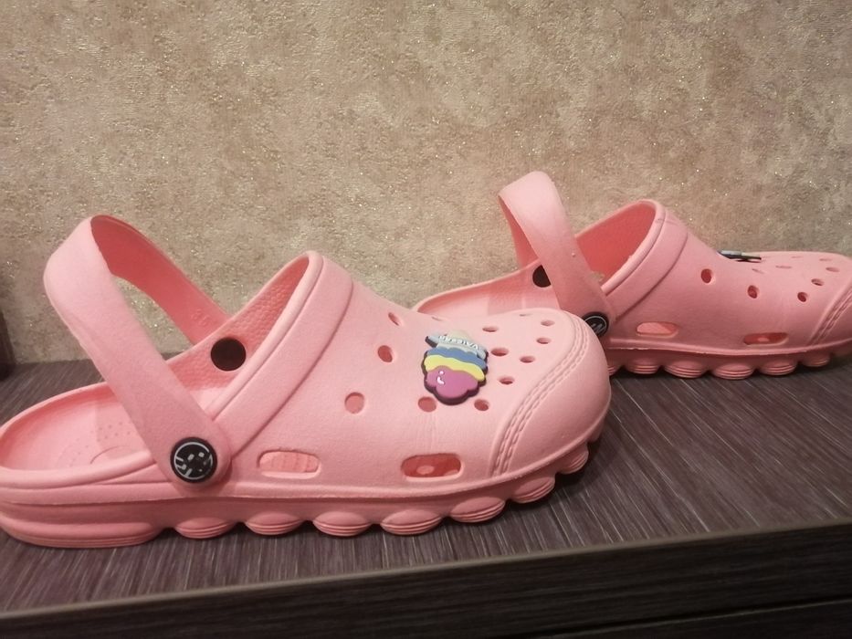Продам детские кроксы
