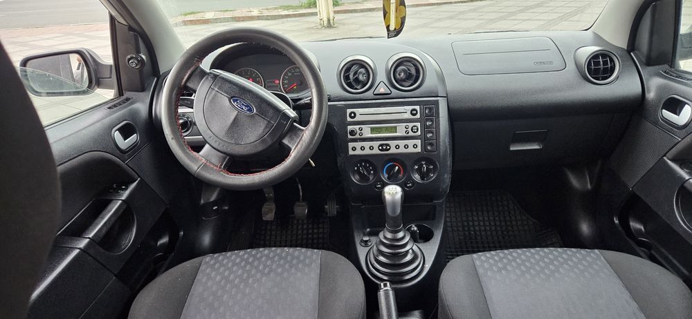 Ford fiesta 1.4 benzină stare bună acte la zii