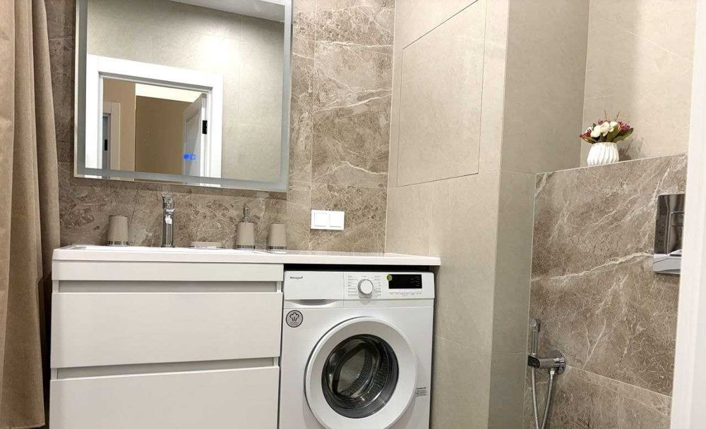 Сдается просторная 2-х комнатная квартира в центе, Айбек,  2/5/12. Р6