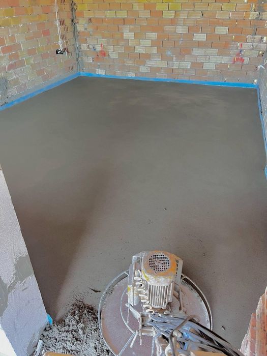 Машинно полагане на подови замазки!