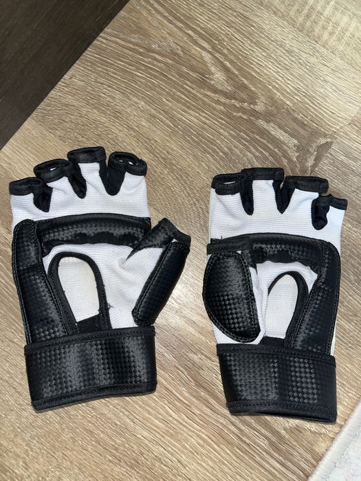 Щитки и перчатки для тхэквандо