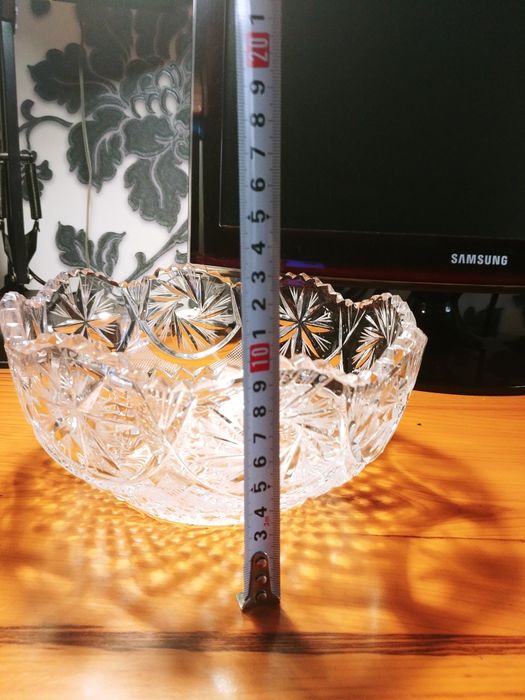 Продаю хрустальную салатницу