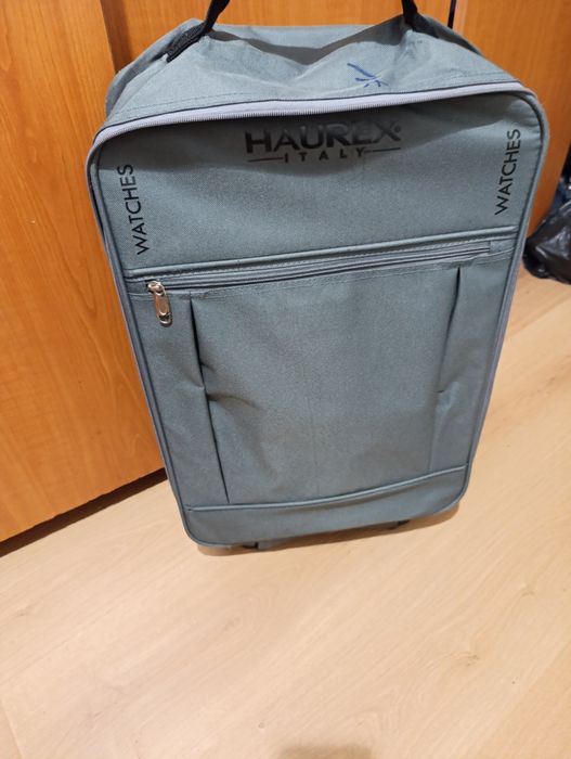 Vând geantă cu roți