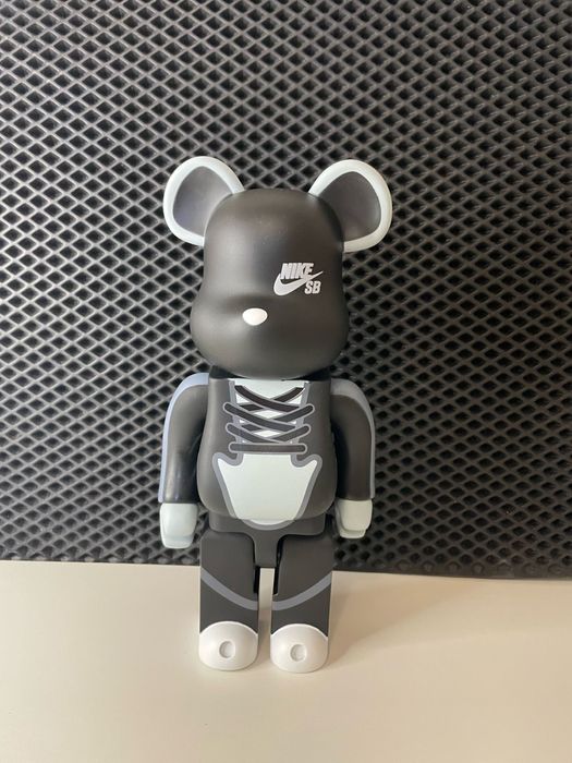 Мишка BearBrick 28 см
