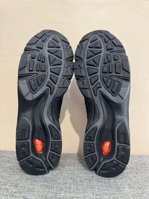 Мъжки маратонки ASICS.