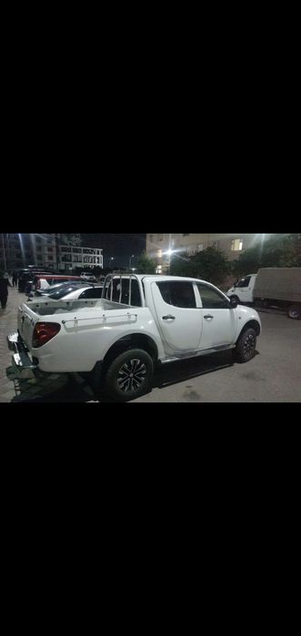 Продам авто митсюбиси l200.