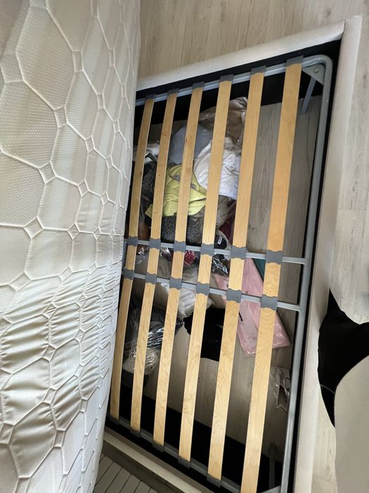 Кровать для спальни