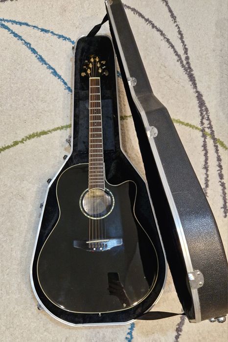 Ovation Celebrity Deluxe CC257 – Black Gloss – Made in Korea (+ Hardcase inclus)