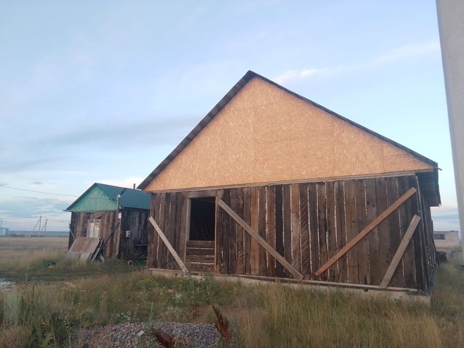 Продам недостроенный дом с времянкой