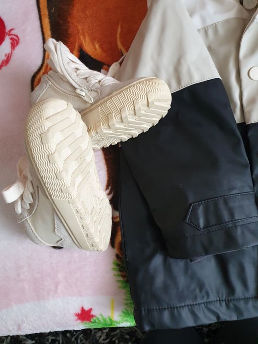 Vand set ghetuțe si geaca Zara, pt băieței