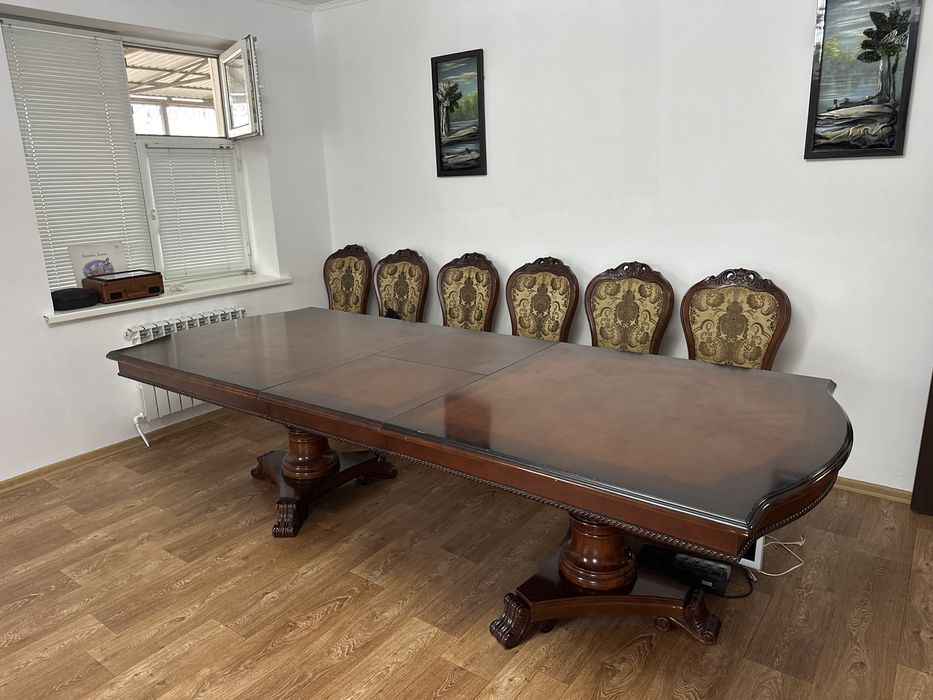 стол в гостиную