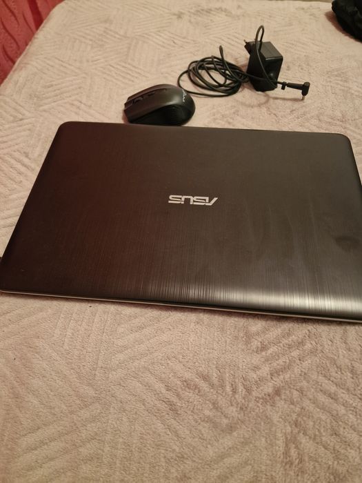 Vând laptop Asus