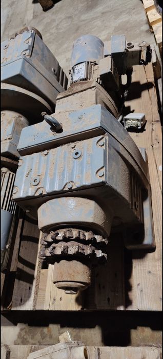 Motor electric trifazat cu reductor, 0.37kW, 1rpm, 380V