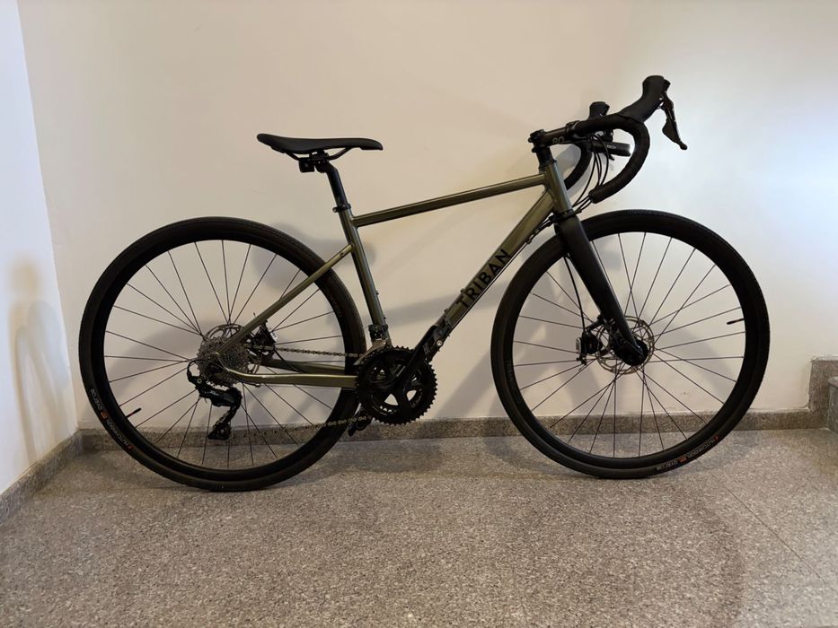 Triban RC520 Gravel Shimano 105 + Elite Direto XR-T + аксесоари (като ново)