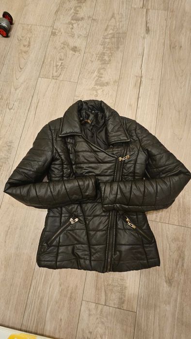 Яке кожено черно