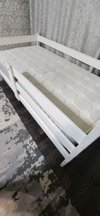 Продам кровать с матрасом