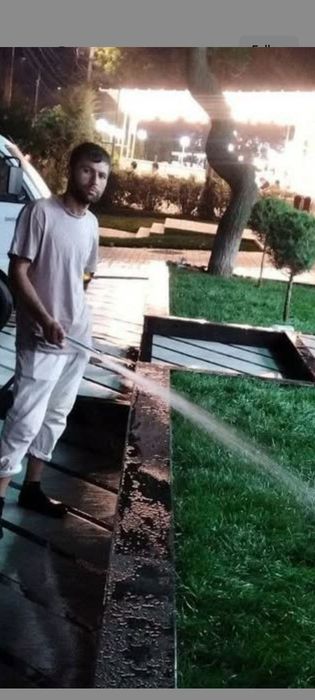 Gazon urugʼi va tayyor rolonlari bor. Ustanovka ham qiberamiza