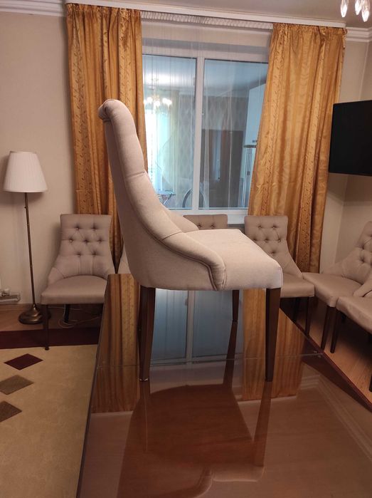 Стол со стульями в гостиную