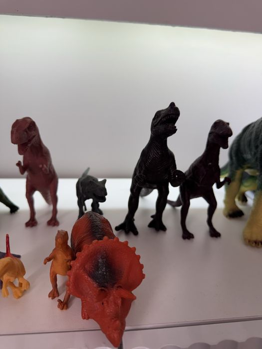 Динозавры игрушки