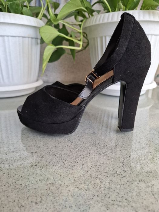 Босоножки . Продам .