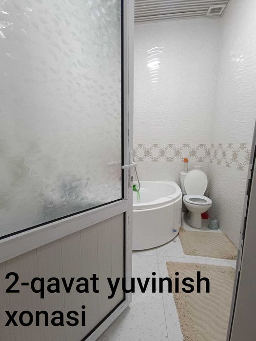Qumariqda Katta hovli uy sotiladi 5 xona 2xol 3ta sanuzel.