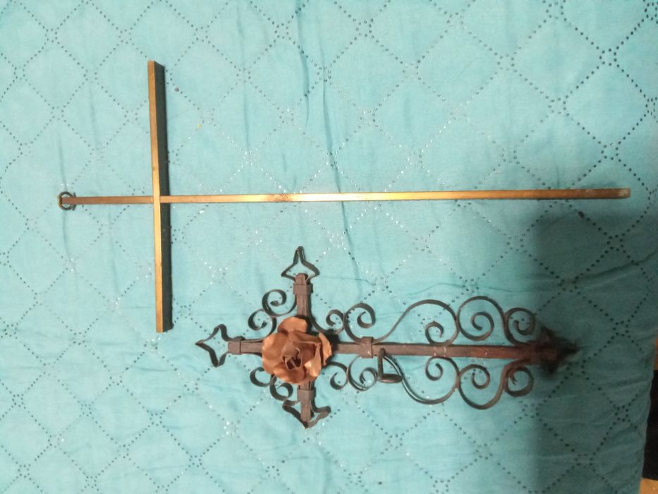 Два метални винтидж кръста