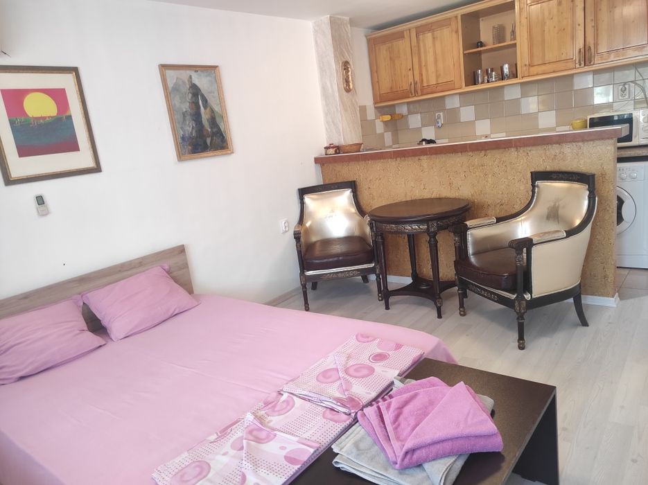 Студио Уют за 3-ма с тераса и кухня. Атрактивна локация